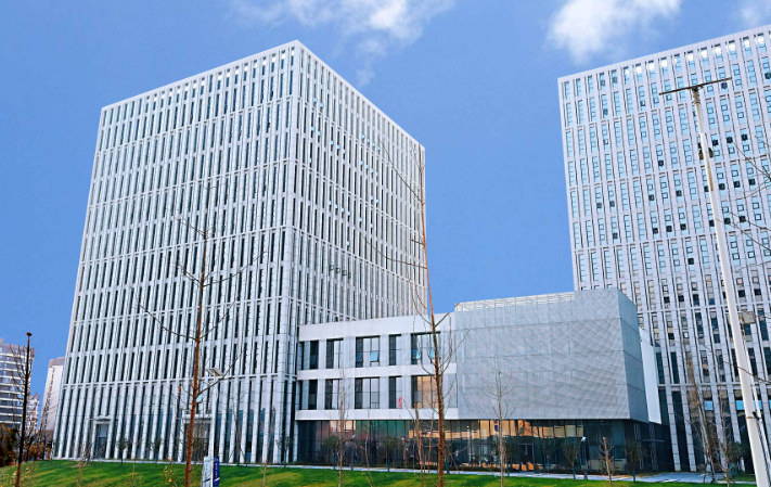 沈阳沈北新区社区日用杂货店零食与居家日用品品类对比分析